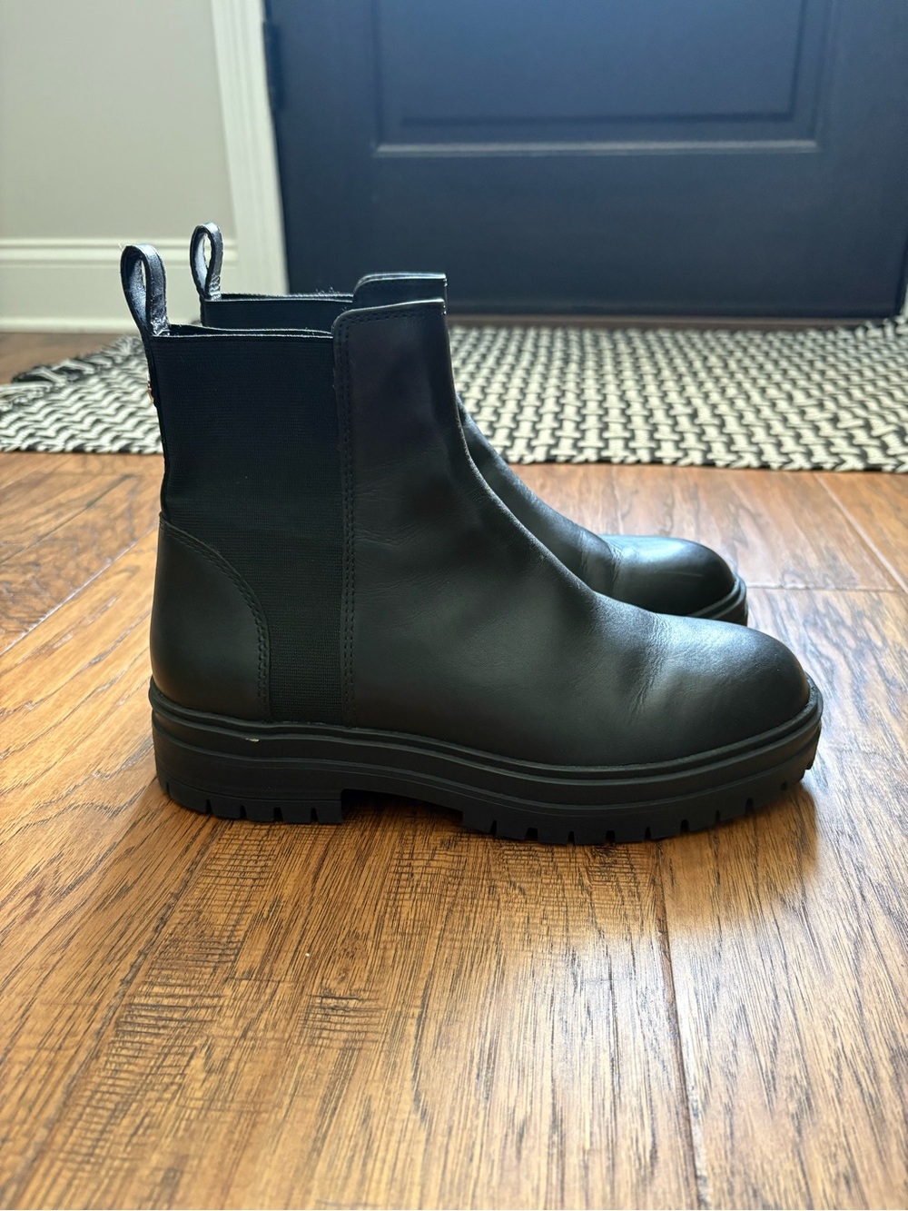 Steve Madden Women’s Black Leather Chelsea Boots - Picture 1 of 6
